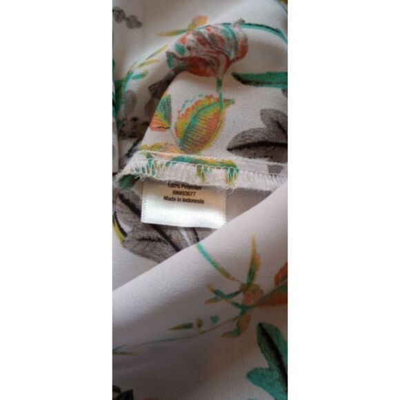 a.n.a. Women's Size Medium Floral Short Sleeve Blouse - Picture 6 of 7